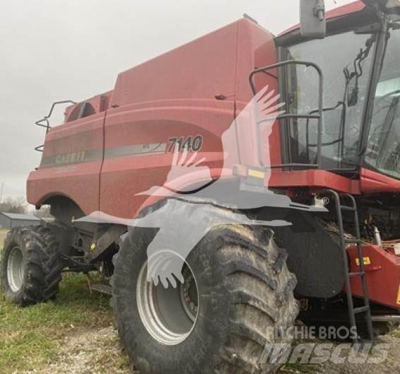 Case IH 7140 Kombinované zberacie stroje