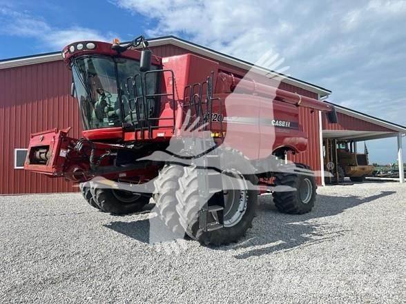 Case IH 8120 Kombinované zberacie stroje