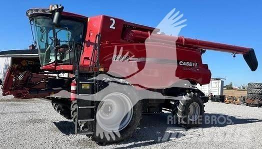 Case IH 8240 Kombinované zberacie stroje