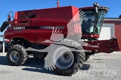 Case IH 8240 Kombinované zberacie stroje