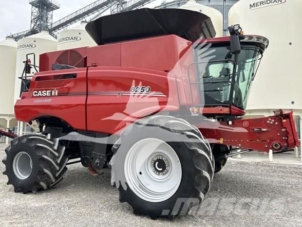 Case IH 8250 Kombinované zberacie stroje