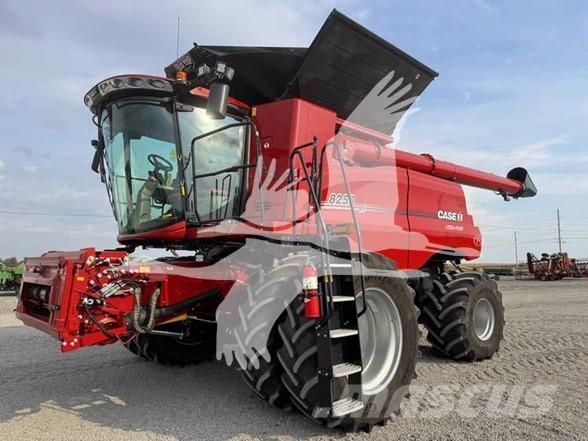 Case IH 8250 Kombinované zberacie stroje