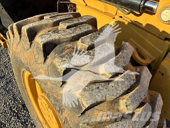 CAT 415F2 Rýpadlo-nakladače