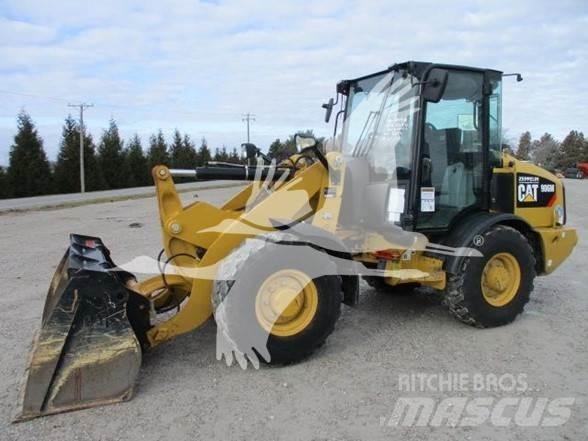 CAT 906M Kolesové nakladače