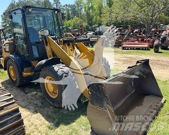 CAT 906M Kolesové nakladače