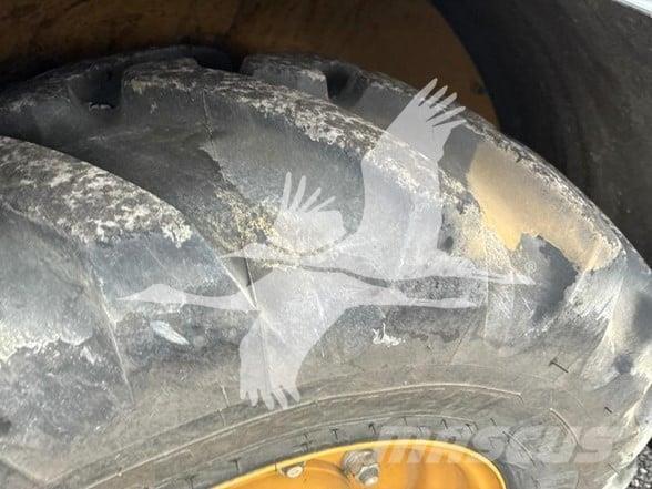 CAT 906M Kolesové nakladače