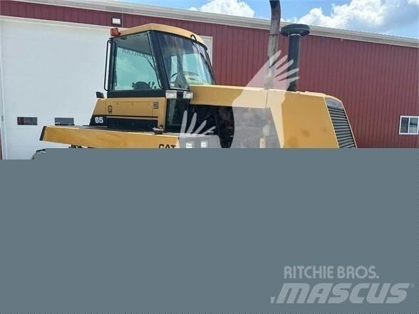 CAT CH65 Traktory