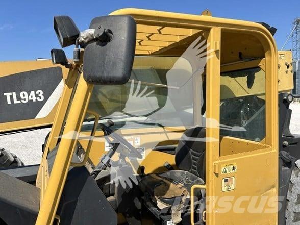 CAT TL943 Teleskopické manipulátory