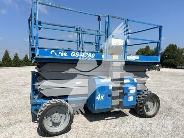 Genie GS4390RT Nožnicové zdvíhacie plošiny