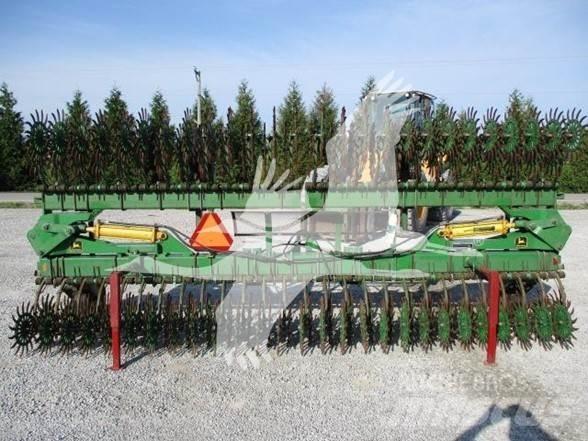 John Deere 400 Ďalšie stroje na spracovanie pôdy a príslušenstvo