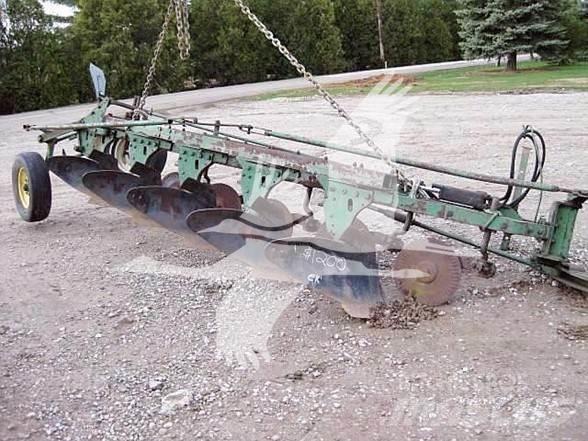 John Deere 514 Dvojstranné pluhy