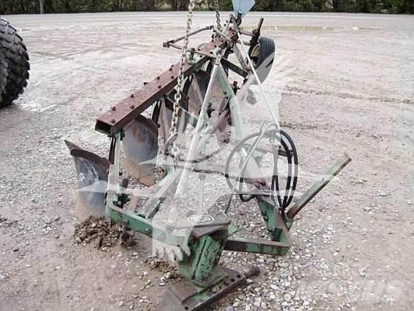 John Deere 514 Dvojstranné pluhy