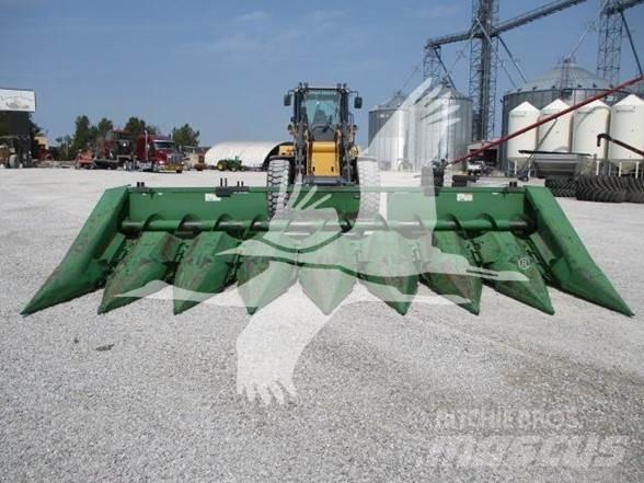 John Deere 843 Kombajnove hlavice