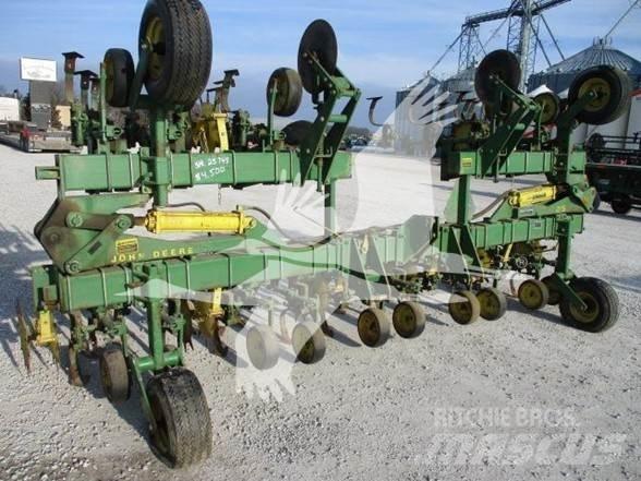 John Deere 85 Riadkové kultivátory