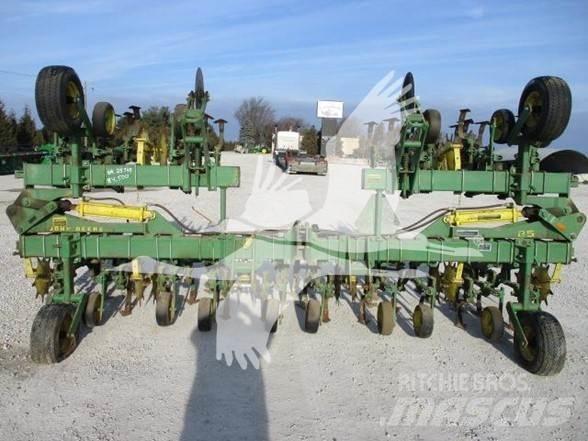 John Deere 85 Riadkové kultivátory