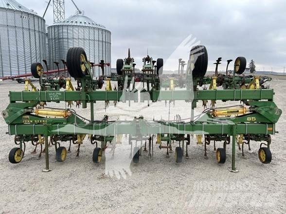 John Deere 85 Riadkové kultivátory