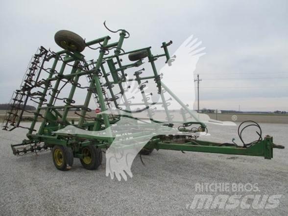 John Deere 960 Kultivátory