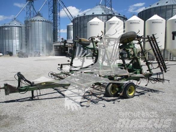 John Deere 960 Kultivátory