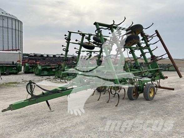 John Deere 980 Kultivátory