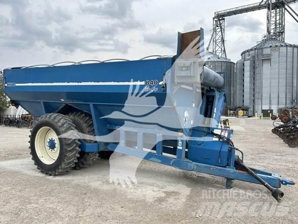 Kinze 840 Obilné návesy