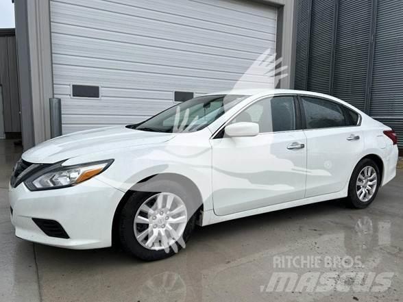 Nissan ALTIMA Automobily