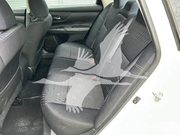 Nissan ALTIMA Automobily