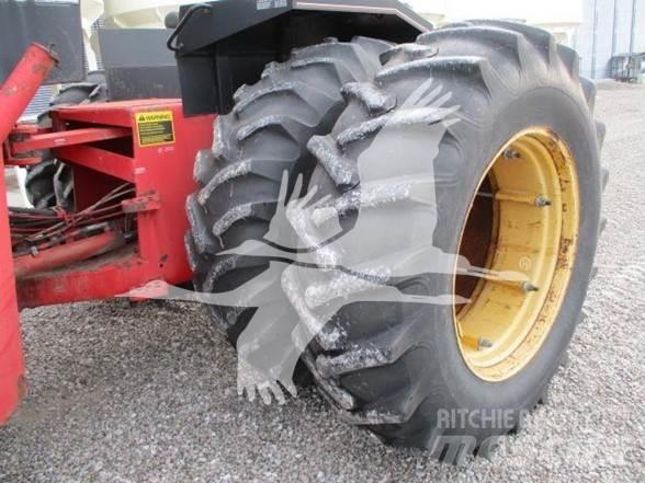 Versatile 876 Traktory