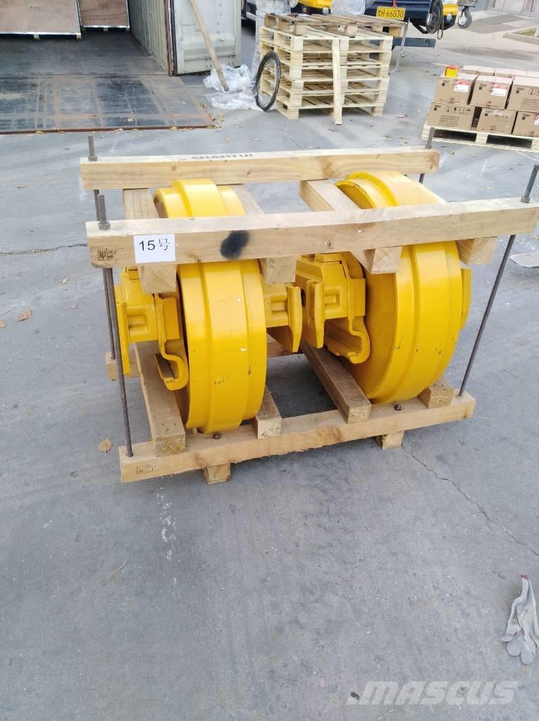 Komatsu D85E-18 Pásy, reťaze a podvozok