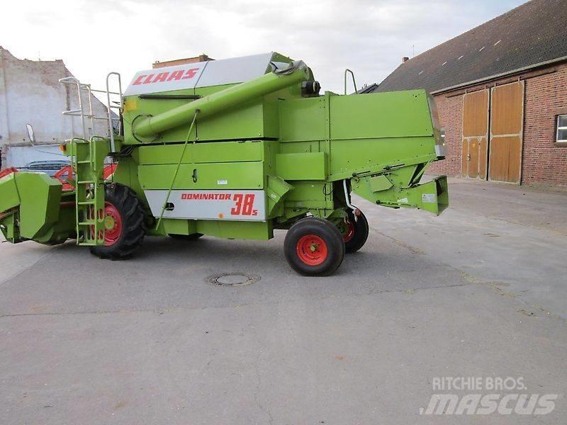 CLAAS Dominator 38 Kombinované zberacie stroje