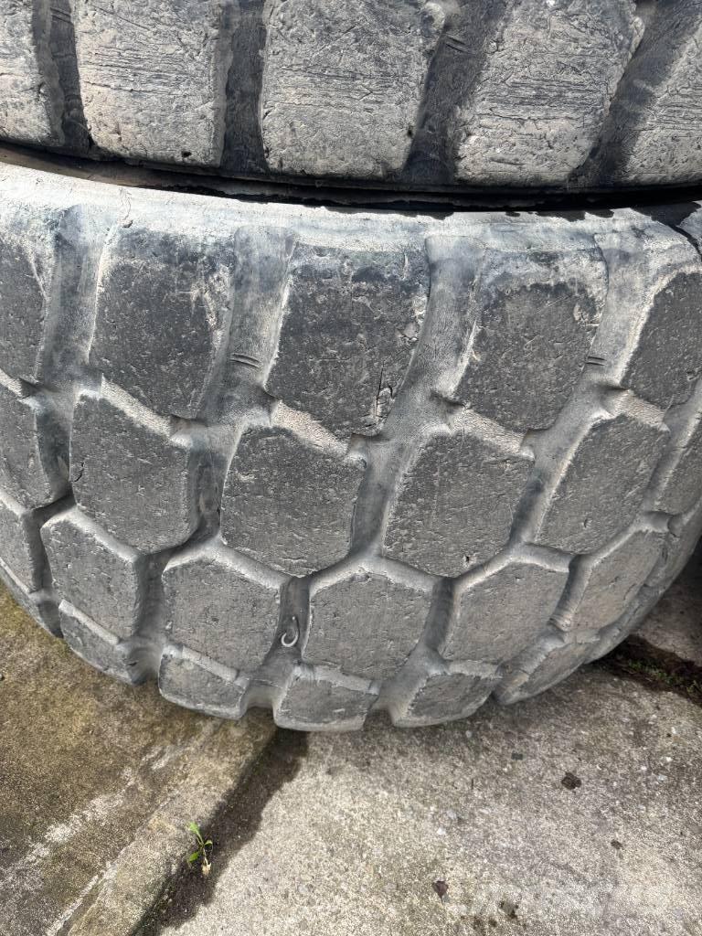 Develon DA 45 Pneumatiky, kolesá a ráfiky