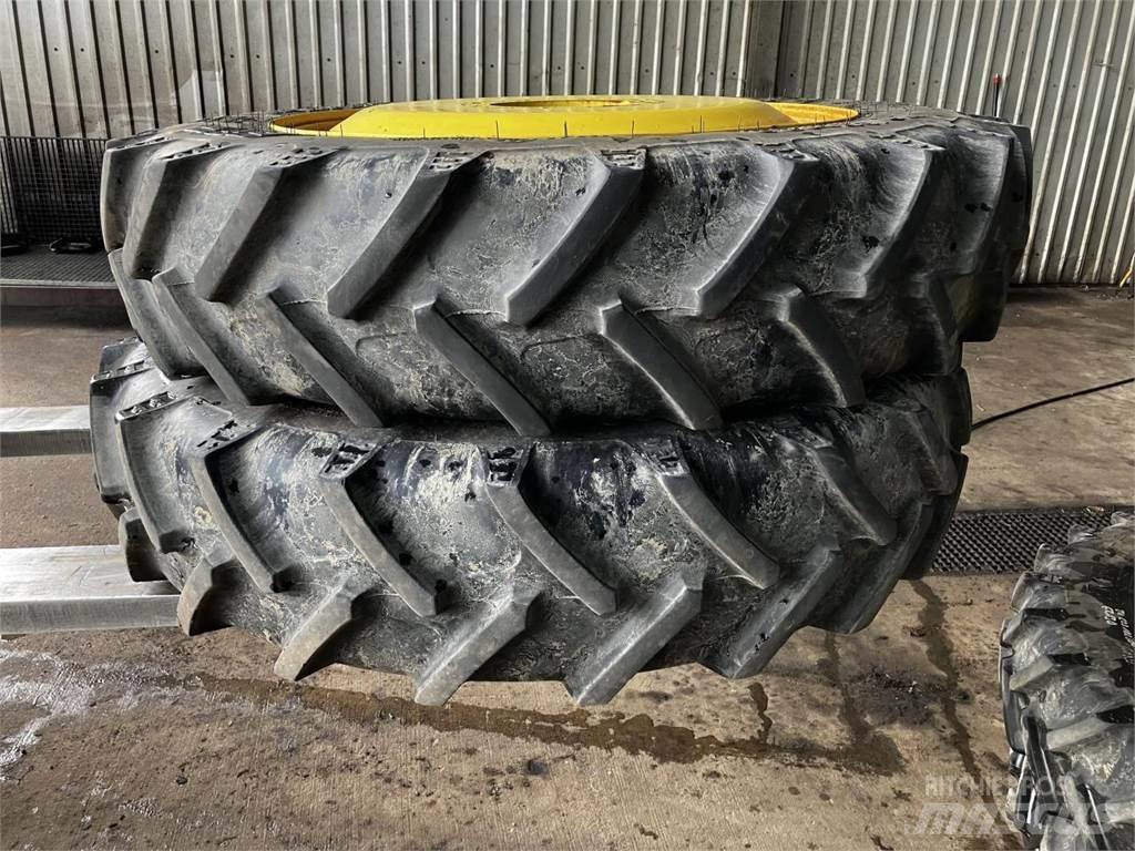 BKT 270/95R32 Pneumatiky, kolesá a ráfiky