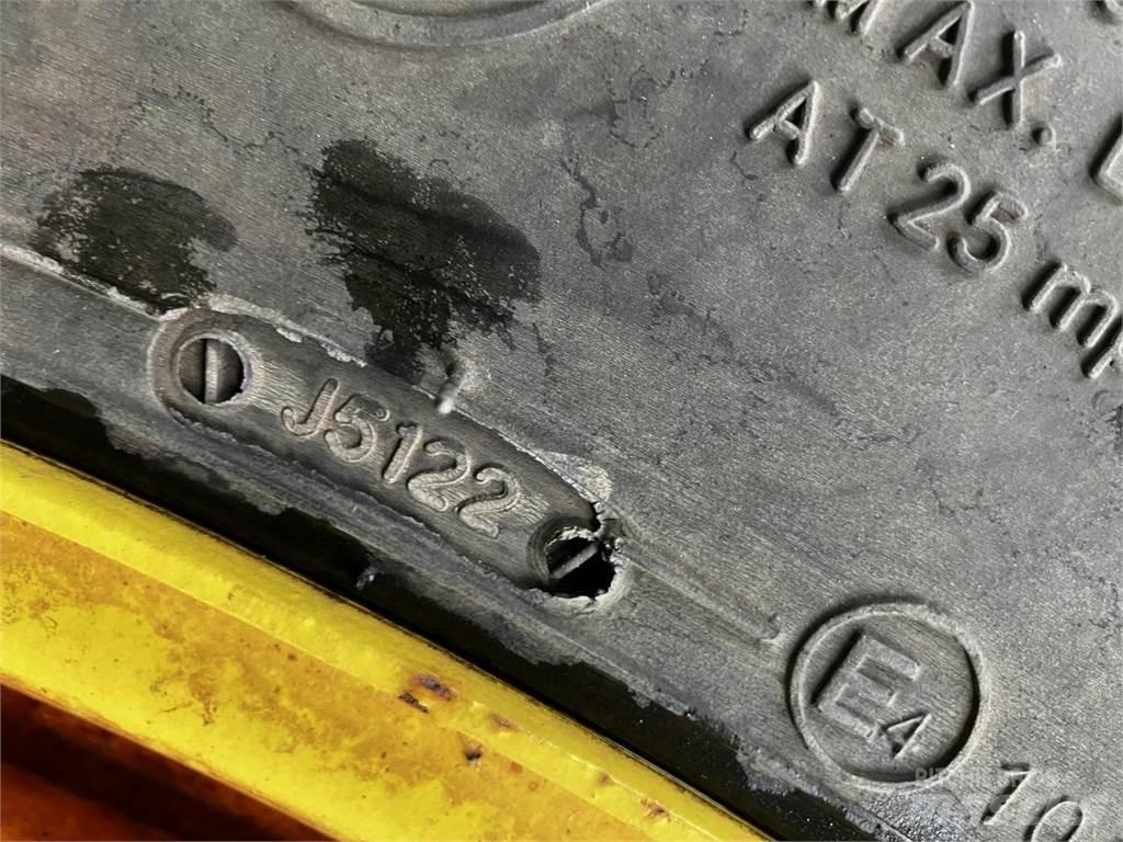 BKT 270/95R32 Pneumatiky, kolesá a ráfiky