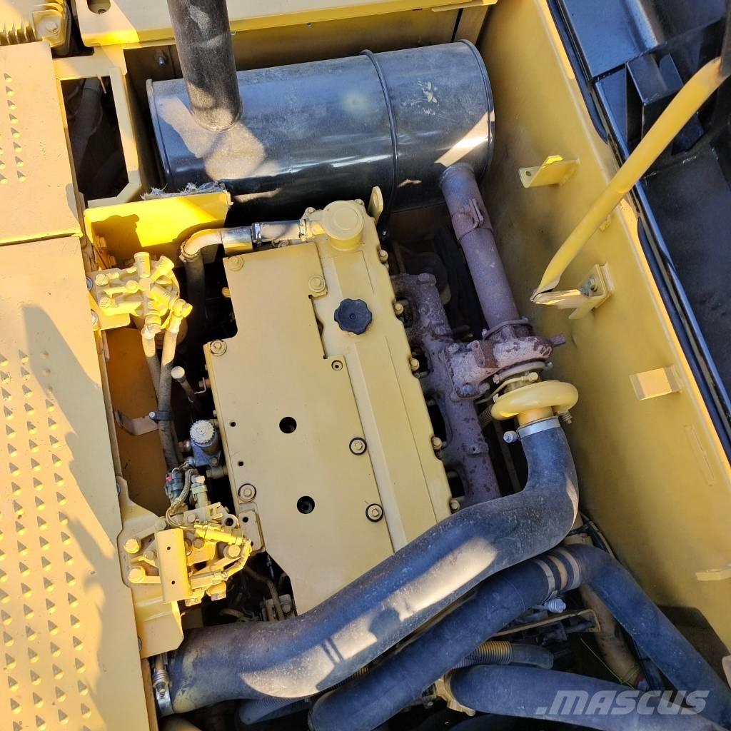 CAT 320 D2 Pásové rýpadlá