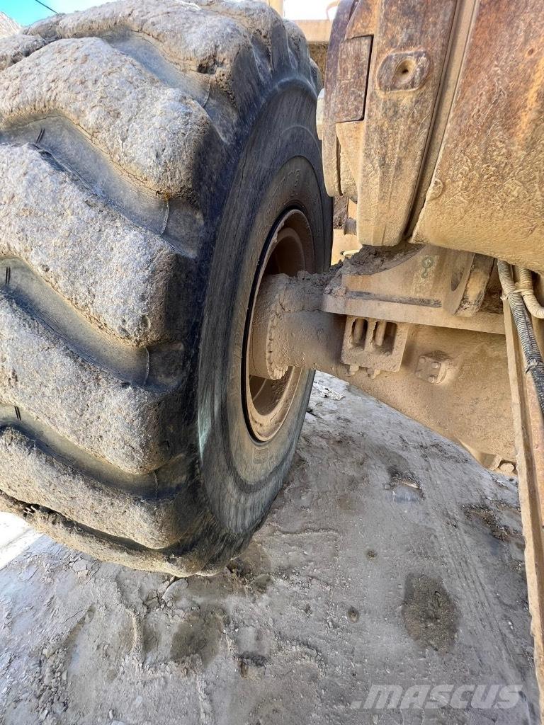 CAT 988 G Kolesové nakladače