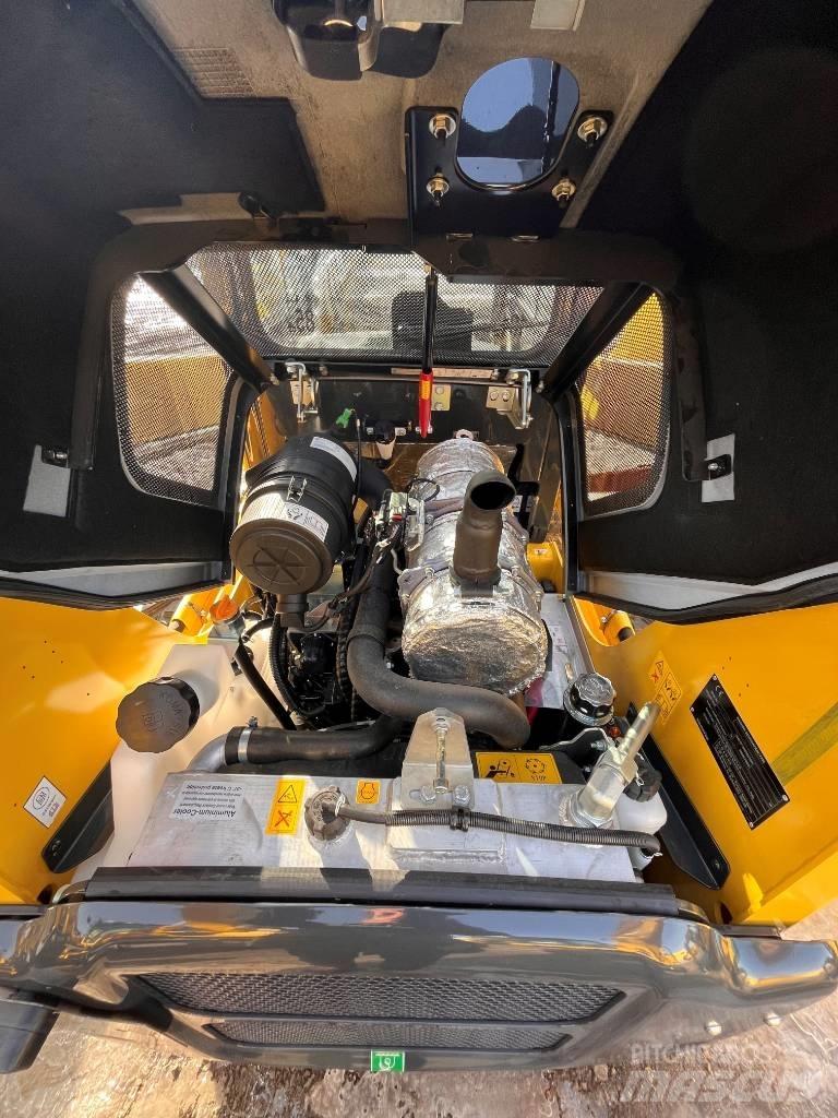 Komatsu SK815-8 Šmykom riadené nakladače
