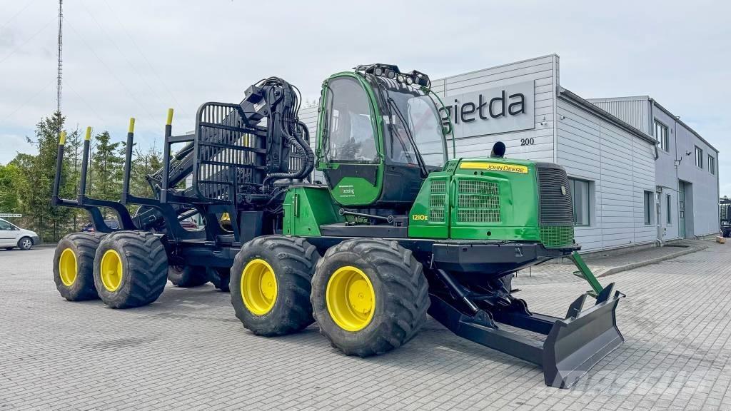 John Deere 1210E Lesné traktory