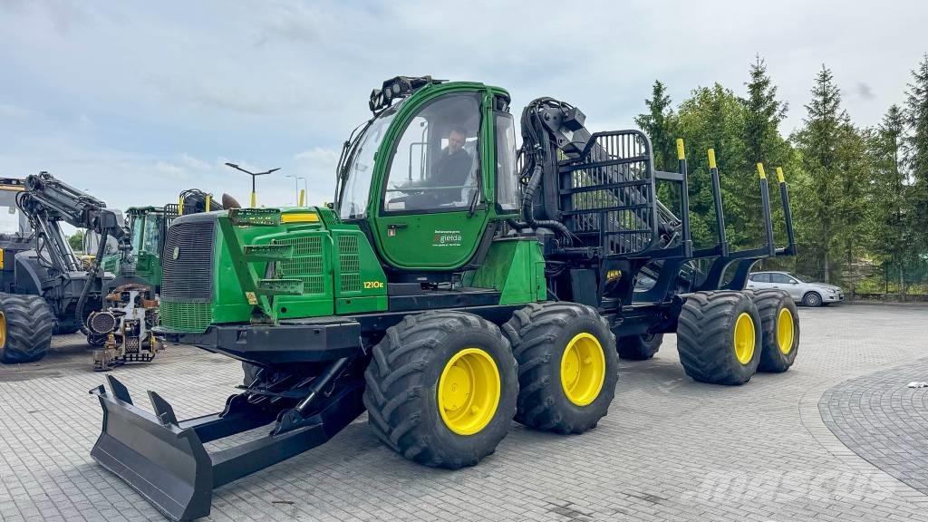 John Deere 1210E Lesné traktory