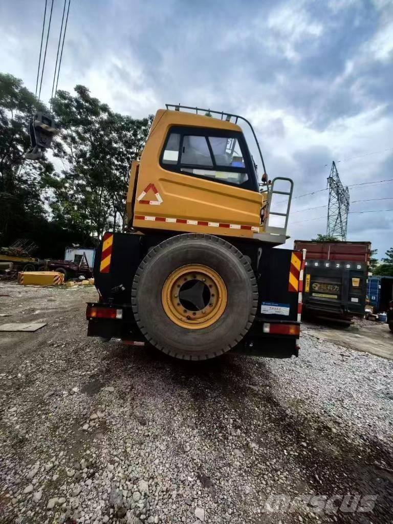 Sany SAC7000 T7 Univerzálne terénne žeriavy