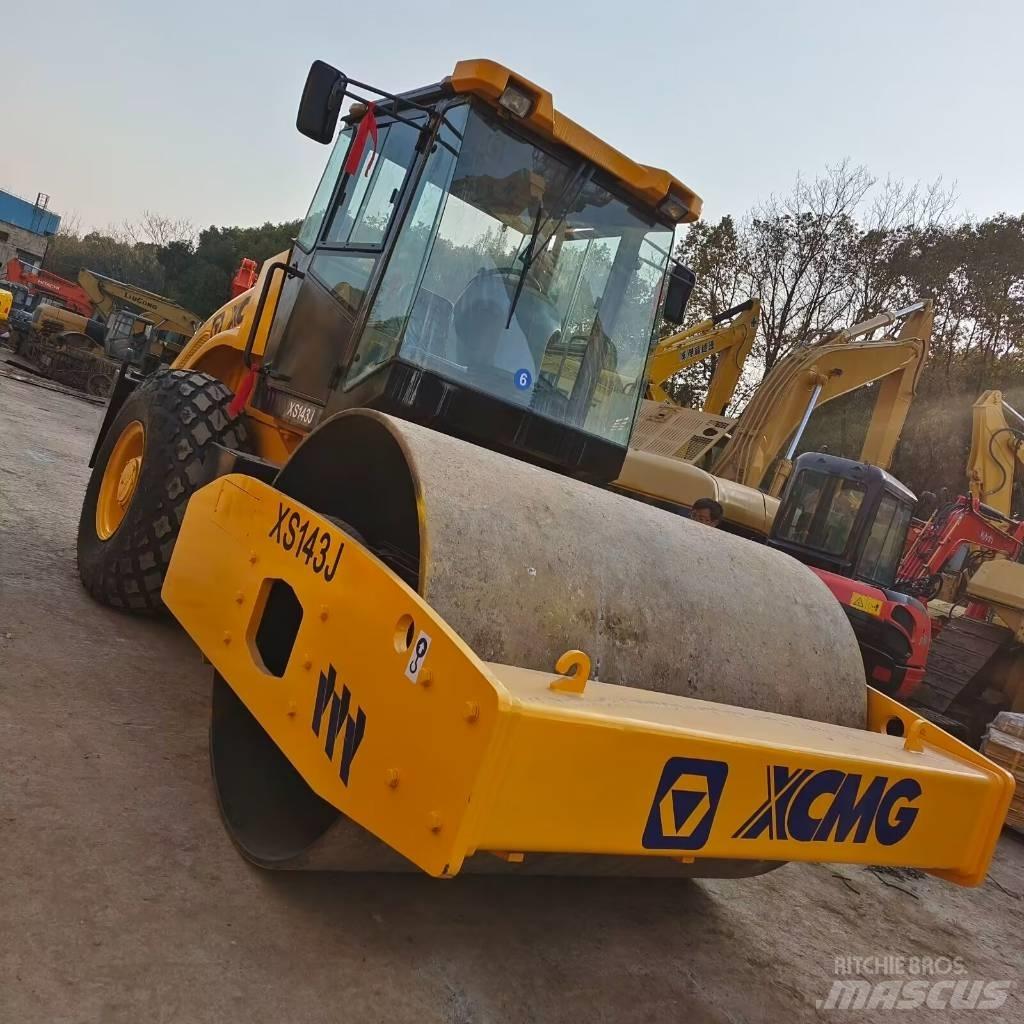 XCMG XS143J Ťahačové valce