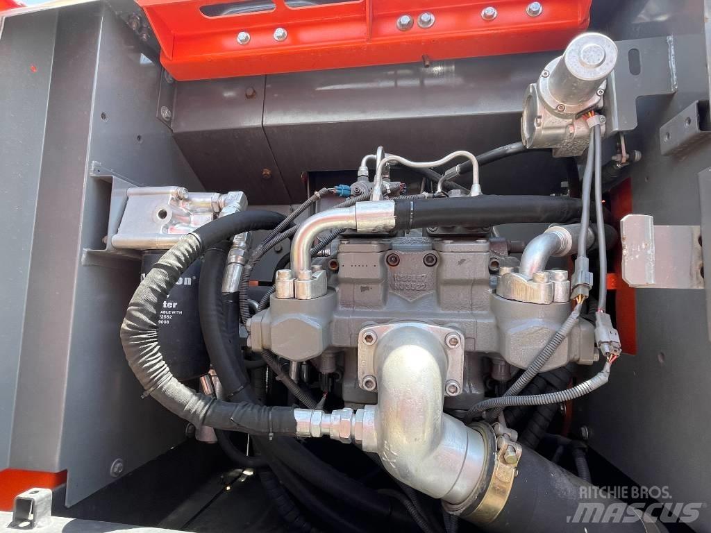 Hitachi ZX 200 Pásové rýpadlá