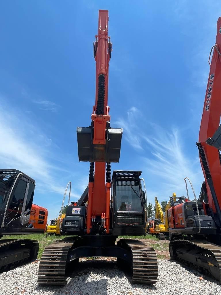 Hitachi ZX 200 Pásové rýpadlá