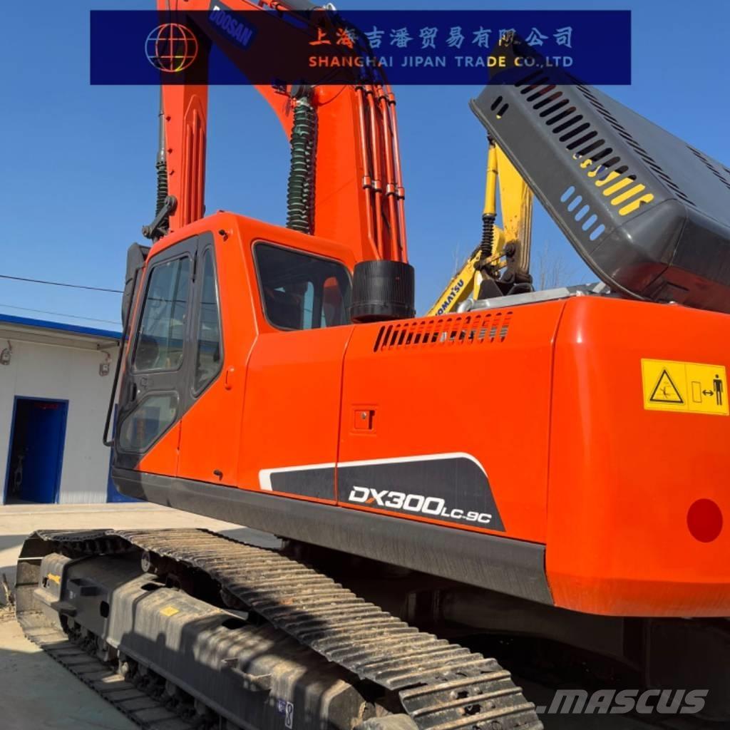 Doosan DX 300 Pásové rýpadlá