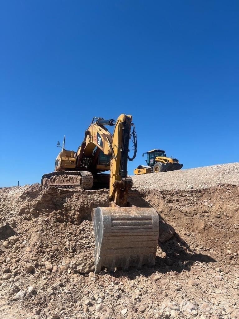 CAT 330 D L ME Pásové rýpadlá