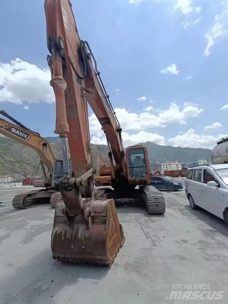 Doosan DX 225 Pásové rýpadlá