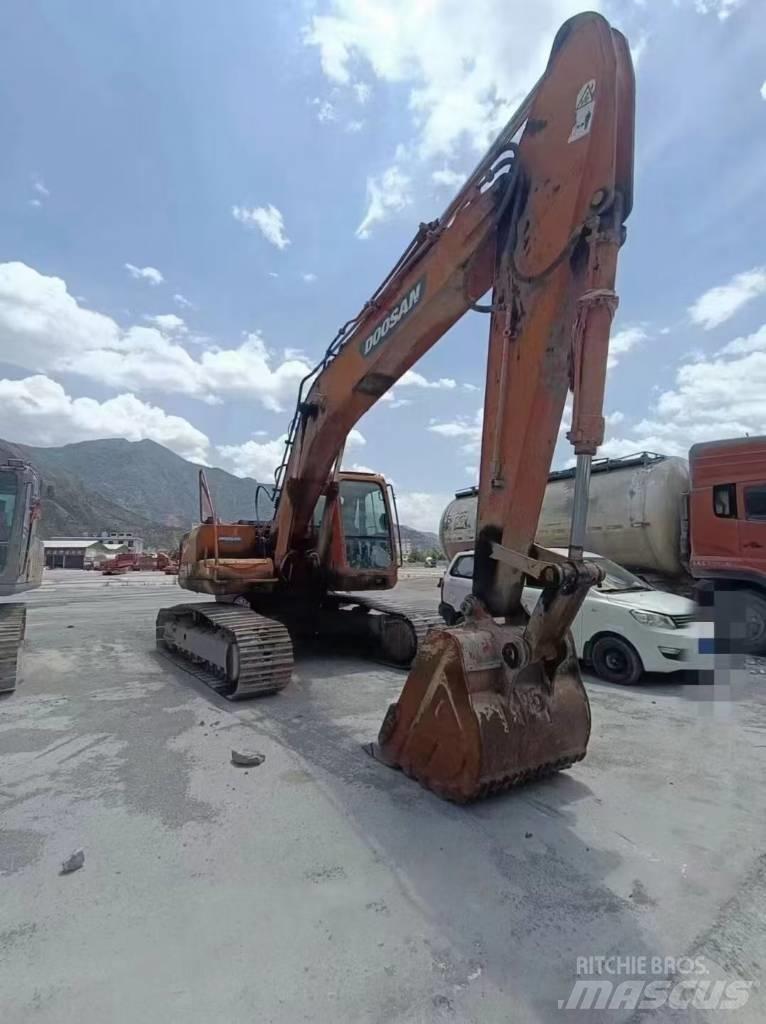Doosan DX 225 Pásové rýpadlá