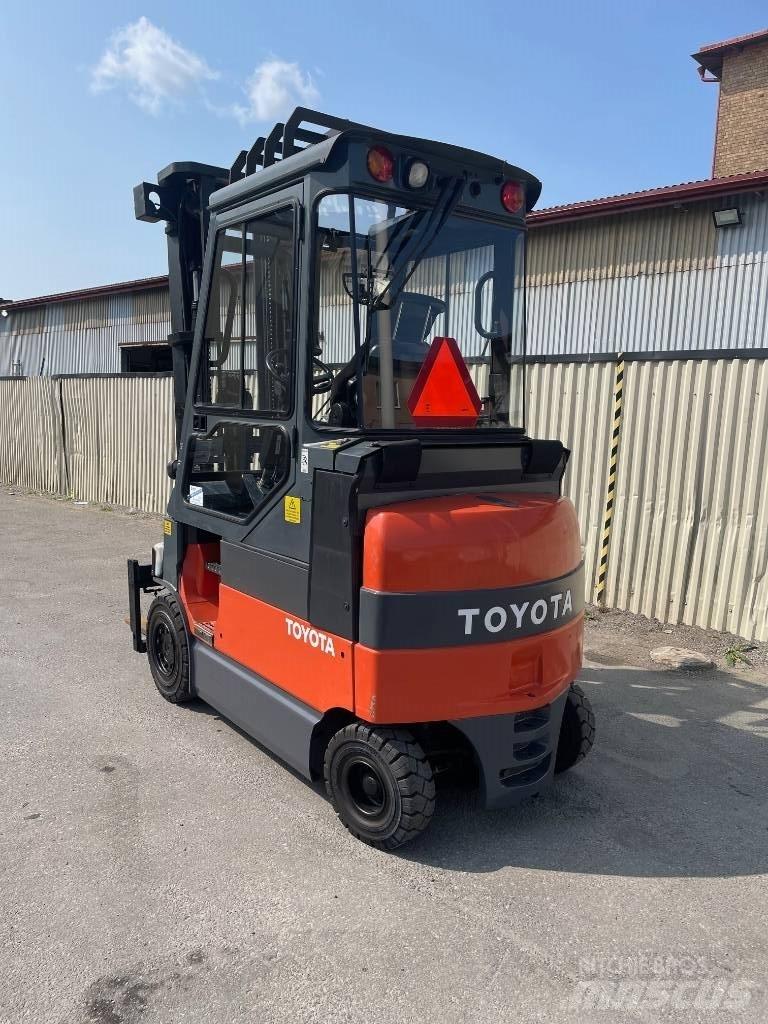 Toyota 7FBMF30 Akumulátorové vozíky