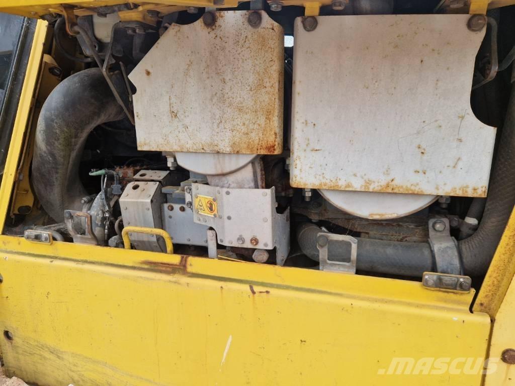 Komatsu D 65 PX-18 Pásové dozéry