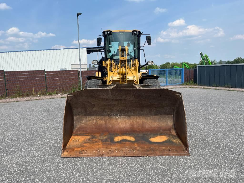 CAT 930M Kolesové nakladače