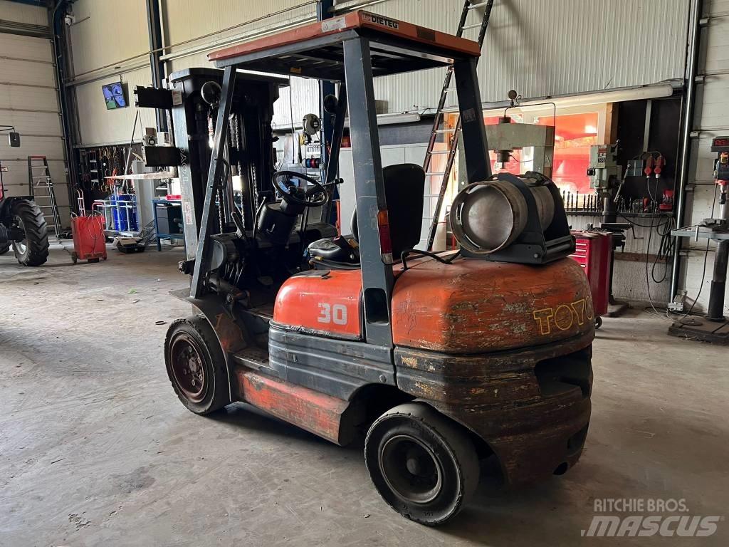 Toyota 02-6 FG F 30 LPG vozíky