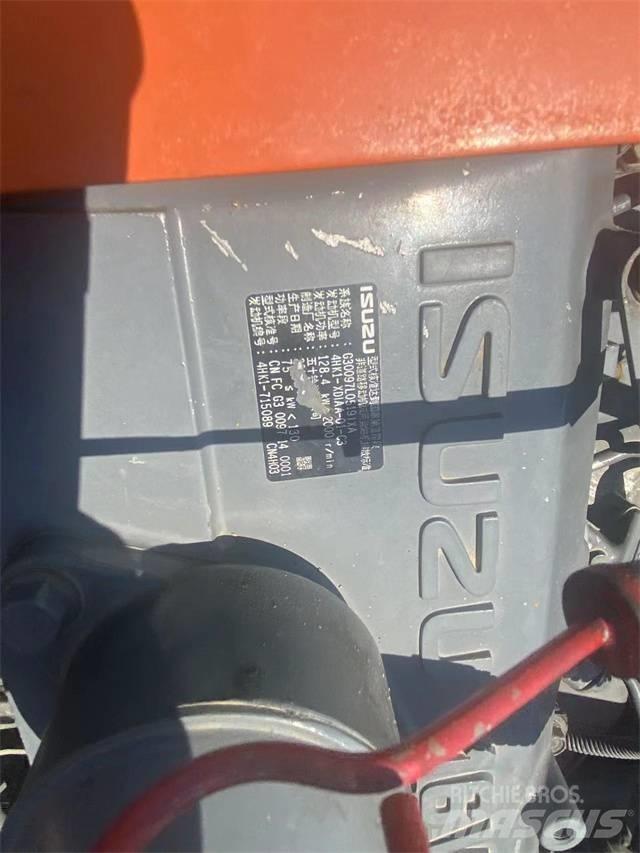 Hitachi ZX 200-3 G Pásové rýpadlá